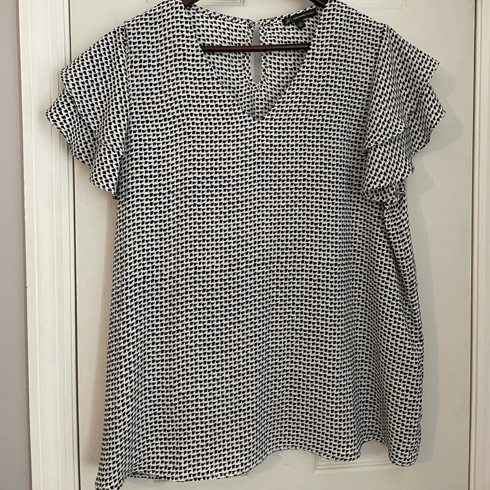 Women’s dressy short sleeve top- size L- Adrianna Papell